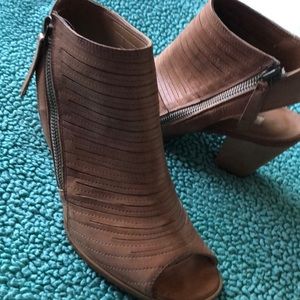 PAUL GREEN side zipped leather stacked heels